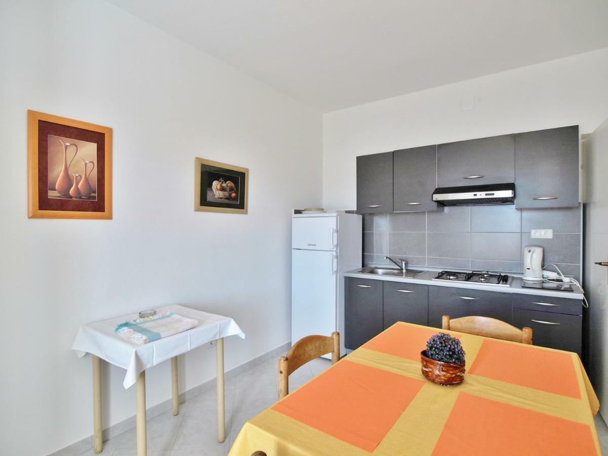 Apartments Ljubica Barbat na Rabu Exterior photo